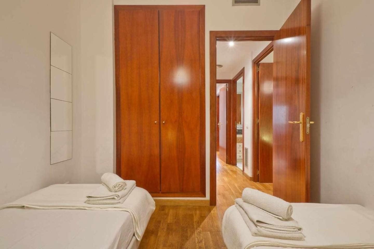 Comfortable 4 Rooms 2Bath W Balcony Barcelona Bagian luar foto