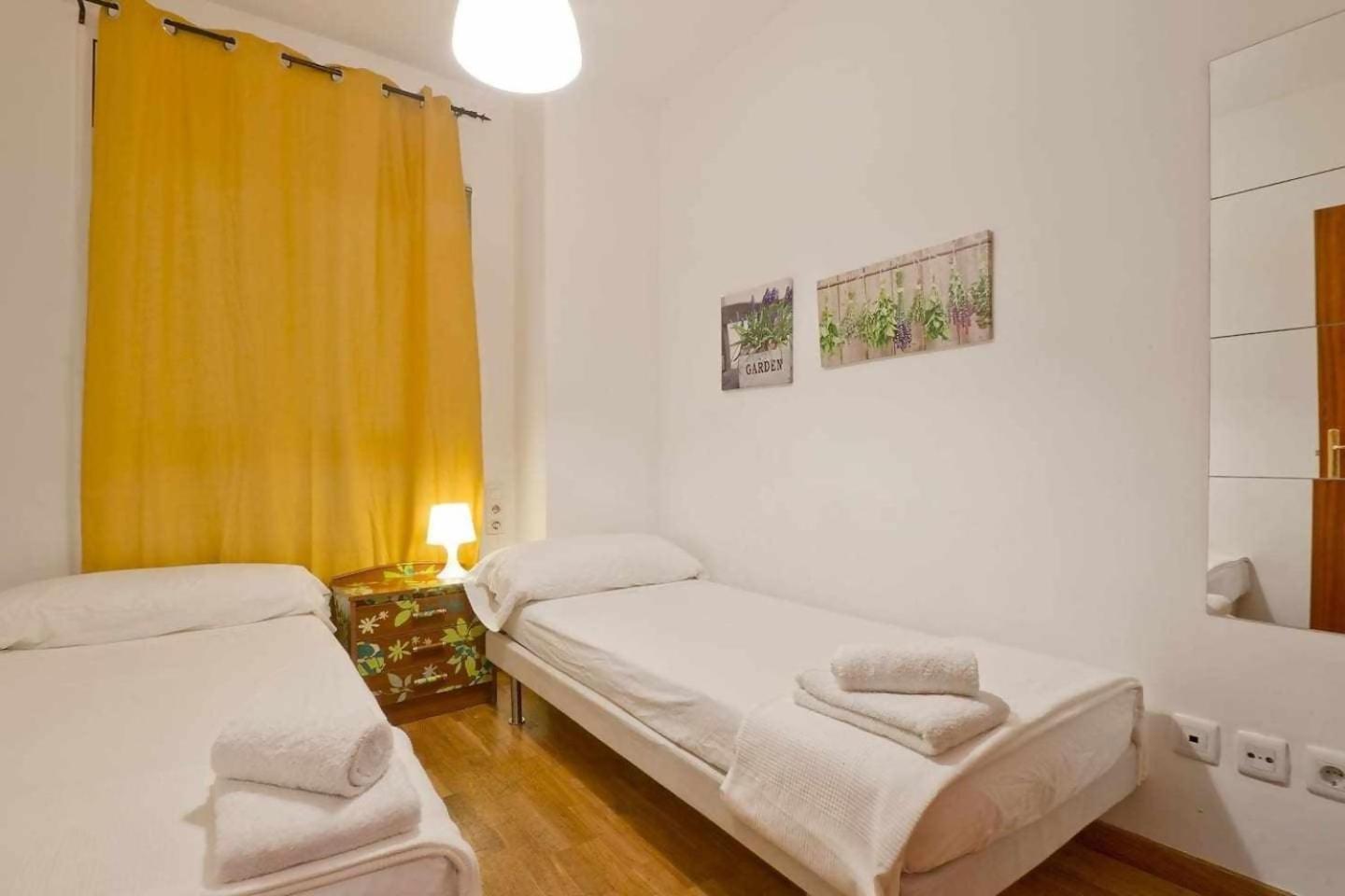 Comfortable 4 Rooms 2Bath W Balcony Barcelona Bagian luar foto